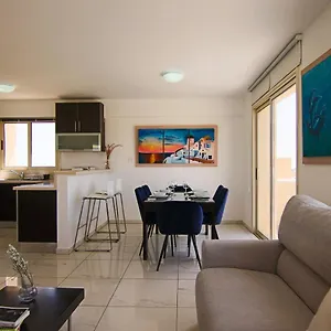 Seaside Luxury Flat דירה